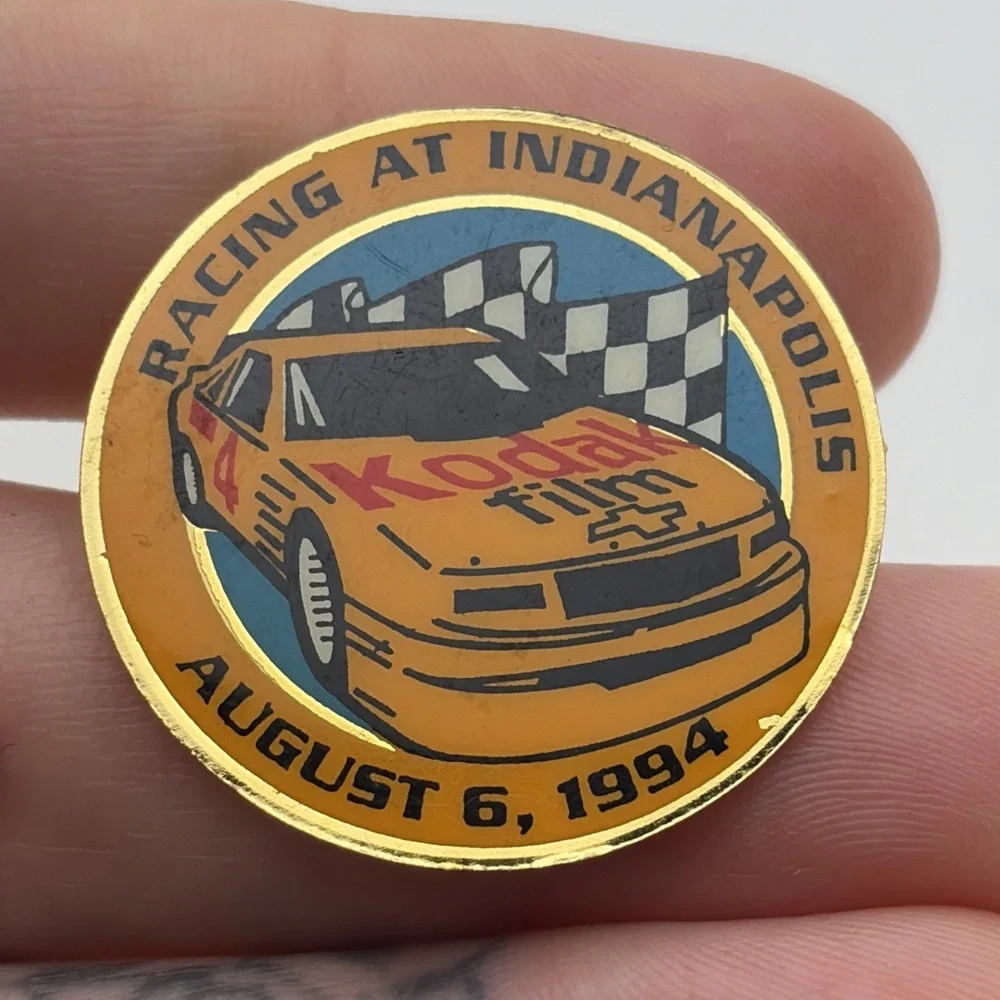 1994 NASCAR Kodak Racing At Indianapolis Sponsor Car Cameras Lapel Hat Pin